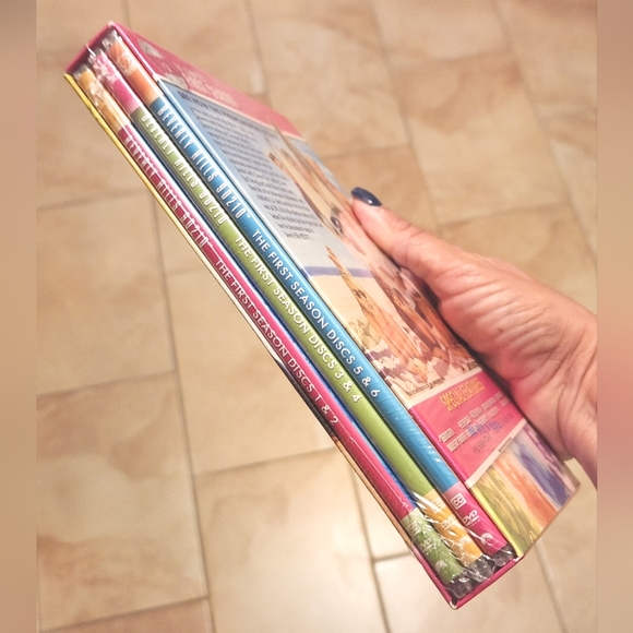 Beverly Hills 90210 The Complete First Season DVD Set - Picture 4 of 4